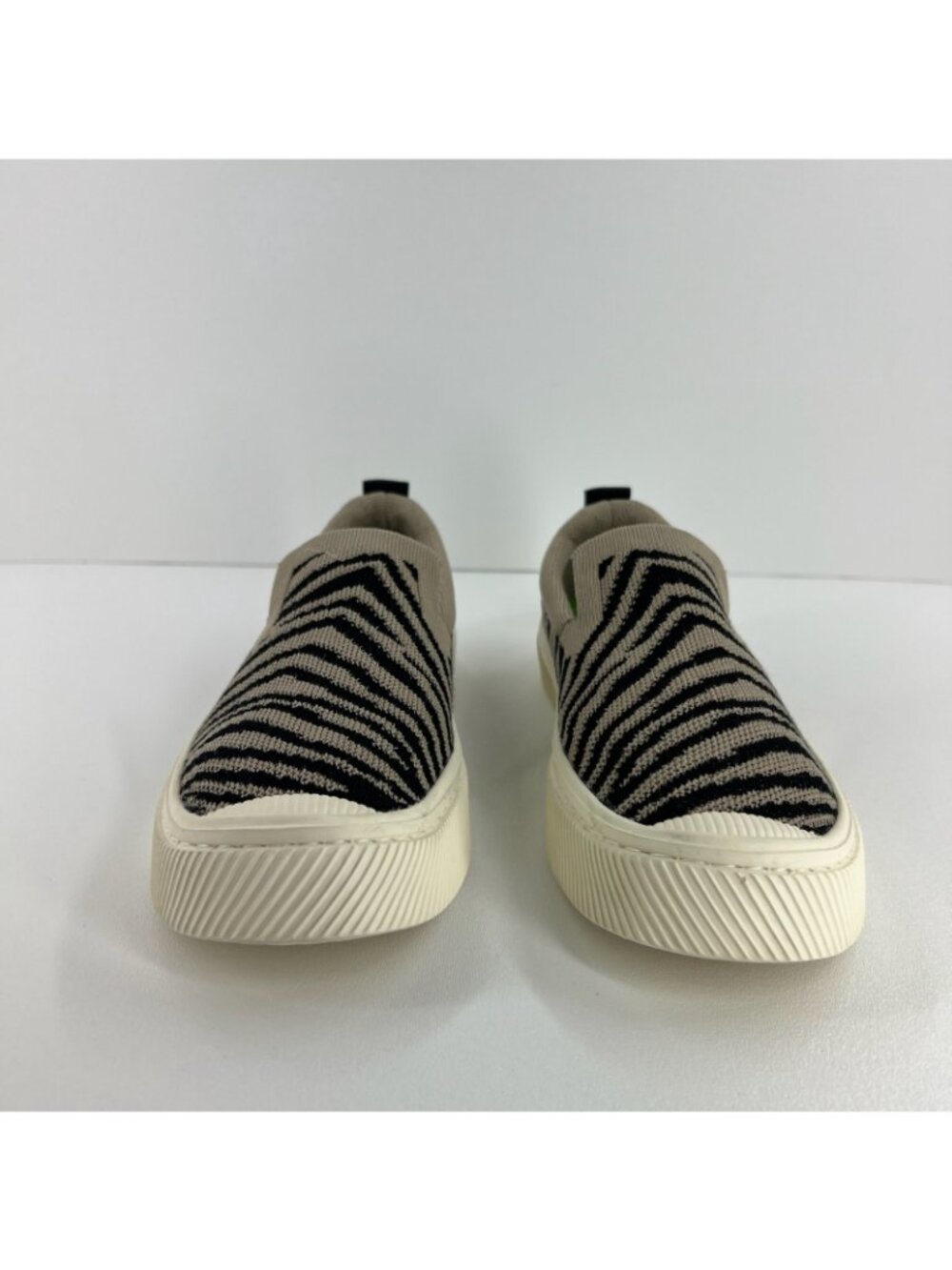 Cariuma IBI Slip On Zebra Print Knit Sneakers Womens US 9 Breathable Taupe Black - Picture 4 of 12